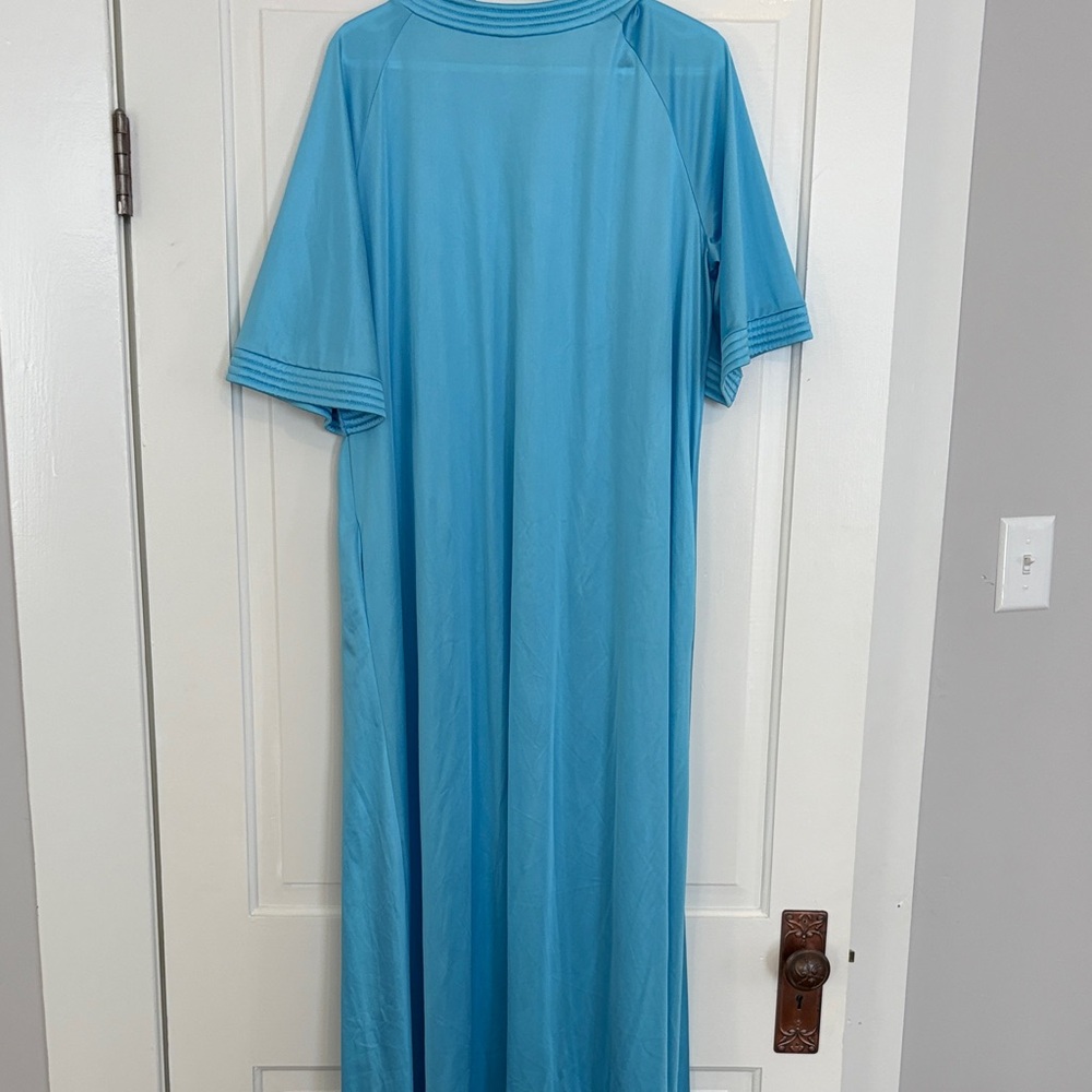 Vintage Vanity Fair Satin Robe Deep‎ Blue and Silky - Picture 8 of 8